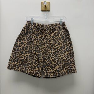 LE BON SHOPPE leopard print shorts. sz med